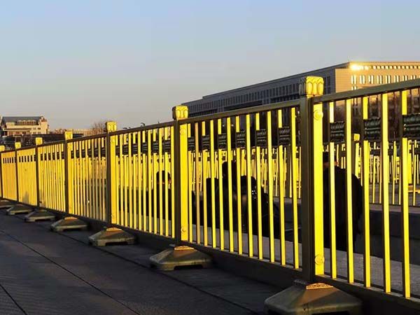 市政护栏的优势